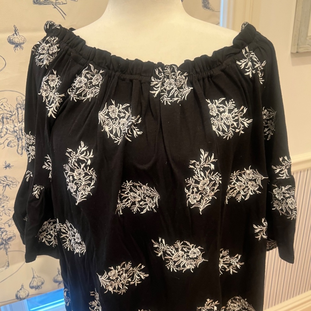 Fun Karen Kane party top!